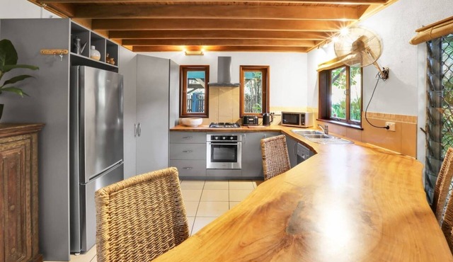 Serendipity: A Tropical Rainforest Escape with Pool, Steps from Holloways Beach