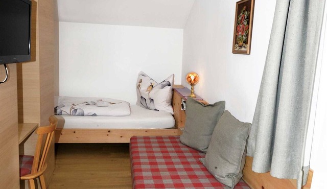 Single Room with Shower and Toilet 3 - Sonnenheim Guesthouse