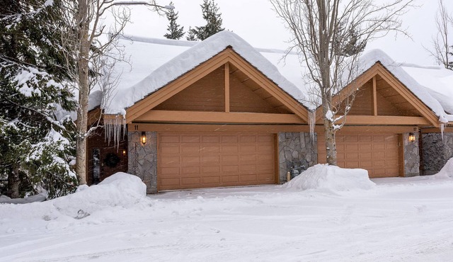 Ski-In/Ski-Out Access | Luxury 5BR | Central AC | Hot Tub | Garage | Managed by Aloha Whistler