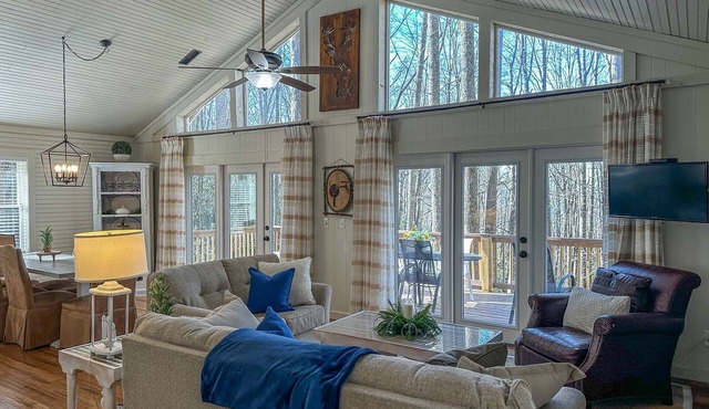 Sky Valley Creekside Getaway! Hike-Swim-Golf!