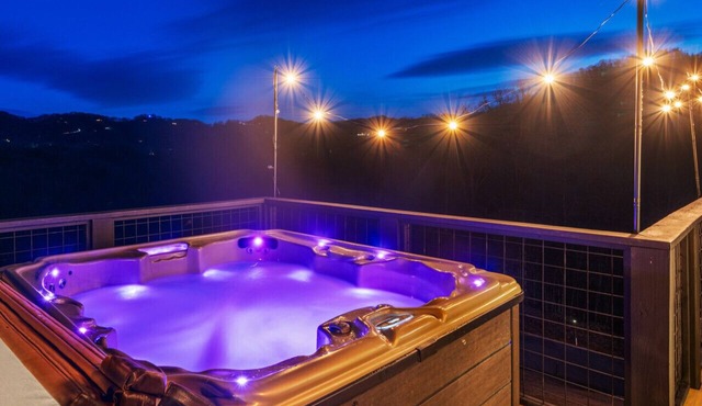 Skytop Summit-Hot Tub/Firepit/Big Views