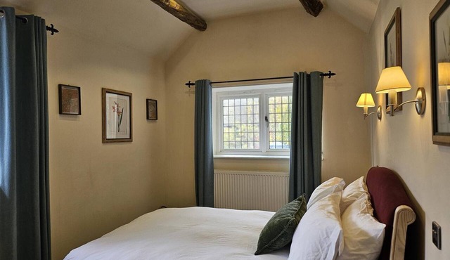Snug Twin Room (The Teller)