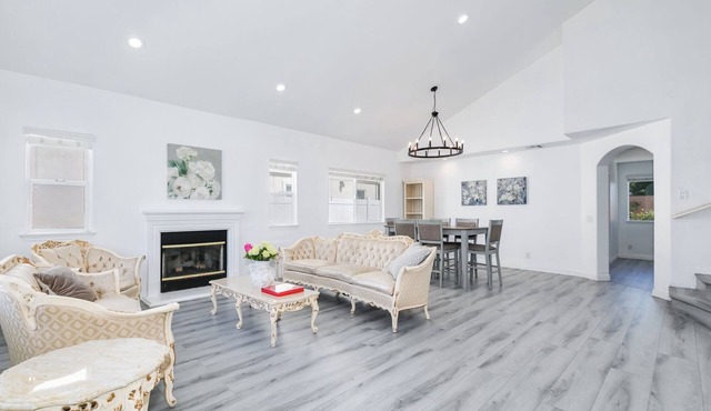 Spacious 4-bedroom house in Gate community in lovely Chino with WiFi, AC