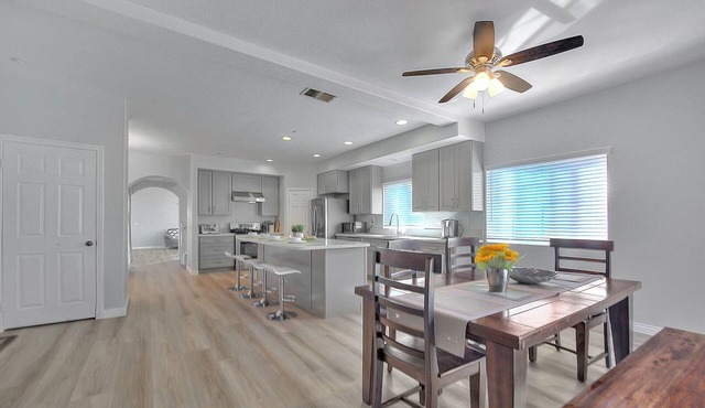 Spacious 4BR Family Home with Large Kitchen & Ample Parking Near Ontario Airport