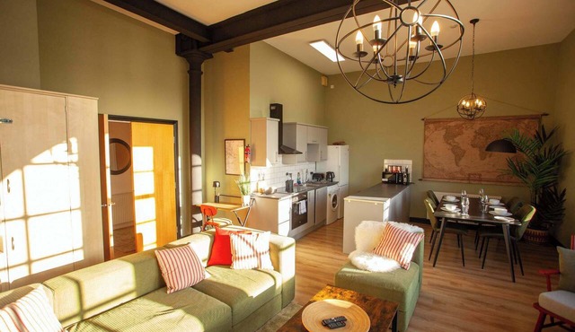 Spacious Apartment with Glasgow Green Views