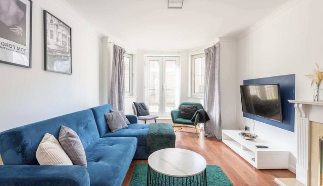 Spacious Apt Stay - Near City Centre & Tram -Walk to Leith