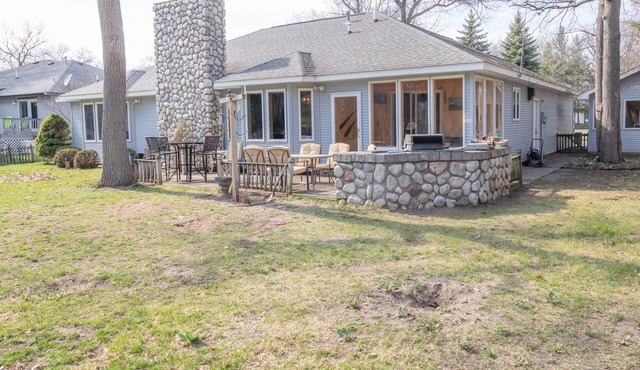 Spacious Custom Caseville home Steps 2 Beach/Woods