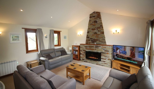 Spacious detached Bungalow 3 bedrooms with shared indoor swimming pool and gym