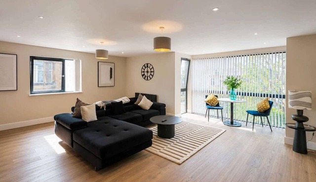 Spacious Family Home in Edinburgh with Private Garden