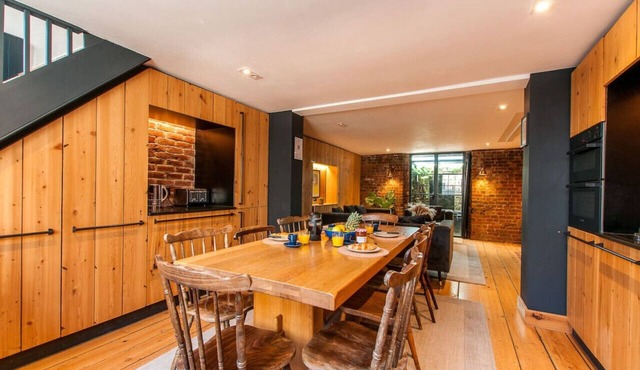 Spacious Georgian Townhouse by the Beach & Harbour