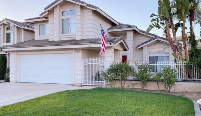 Spacious home. BBQ grill, firepit & pool table