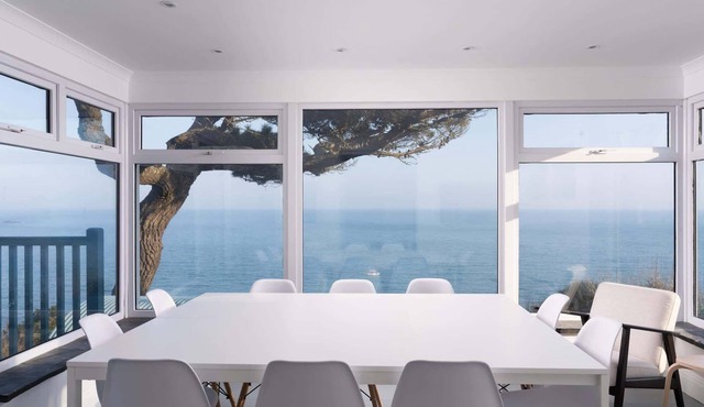 Spacious Home, Panoramic Sea Views & Large Garden