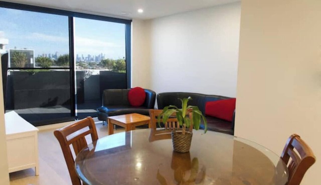 Spacious New 2 BDR with City Views