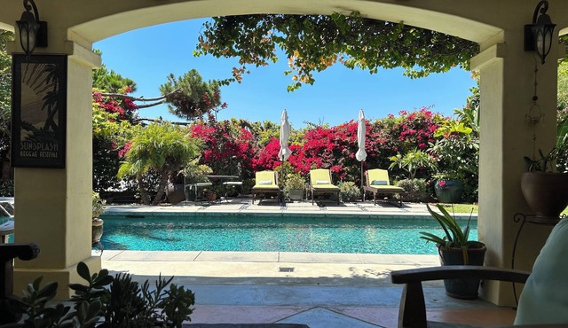 Spanish villa - pool, spa, fire pit and outdoor kitchen, centrally located in LA