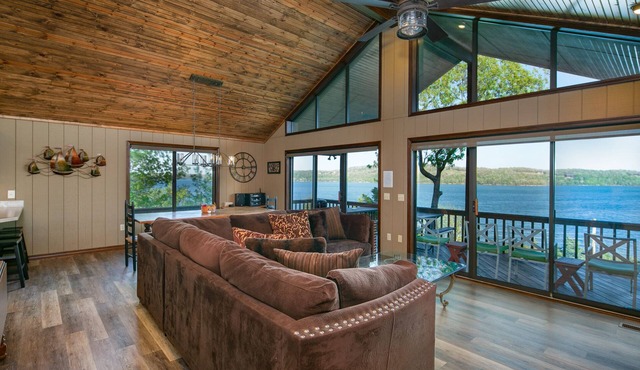 Spectacular 180° Beaver Lakefront Views! Steps to Shoreline+Pool Table+Fire Pit