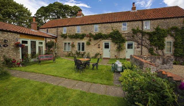 Sproxton Hall Cottages - A hidden gem near Helmsley, for 17 guests in beautiful countryside