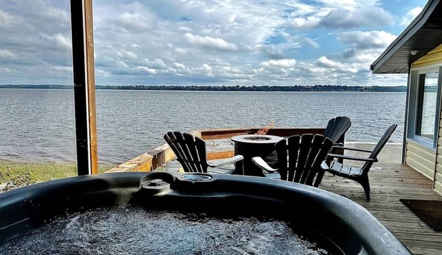 St. Lawrence River, Hot Tub, BBQ & Fire Pit