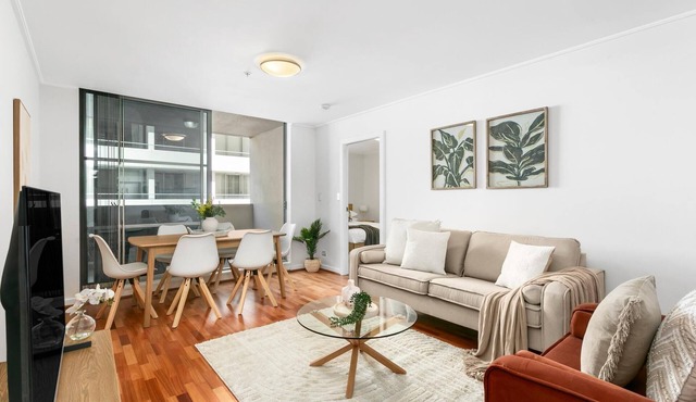 St Leonards - ATCH2 - Atchison Street - Stylish Apartment with Home Office, Walk to St Leonards Crows Nest in St Leonards