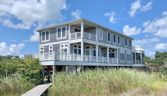 Still Point: Luxurious, spacious, exceptional waterfront home.