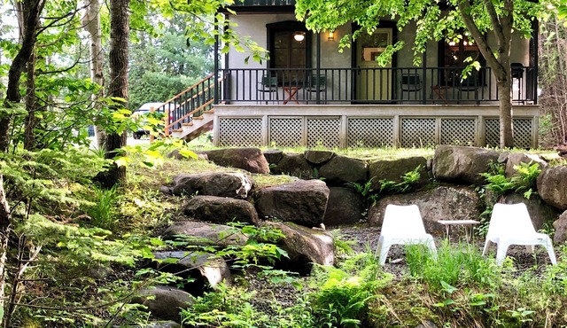Streamside Retreat - Petit Train du Nord at km 39 - Cedar Creek Cottage