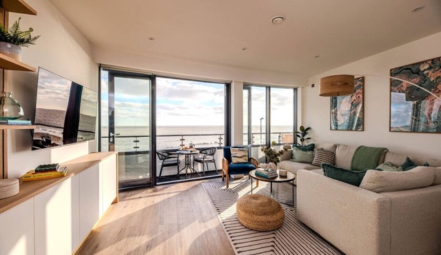 Stunning Beach Front Apartment with secure Parking