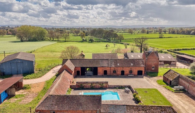 Stunning Five Bedroom Home Near Tewkesbury