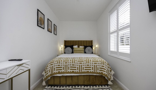 Stunning modern space in Hove & free parking.