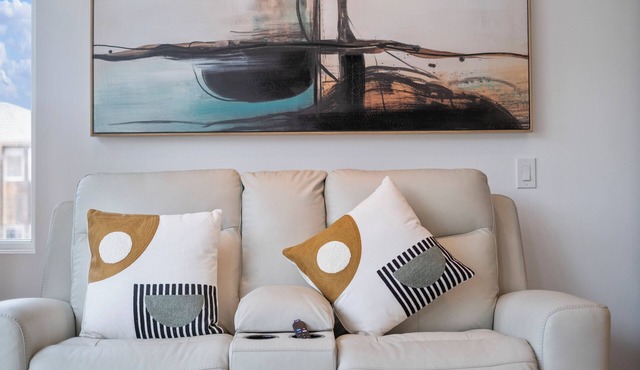 Stunning modern house | Minutes away from the beautiful coastline of California!
