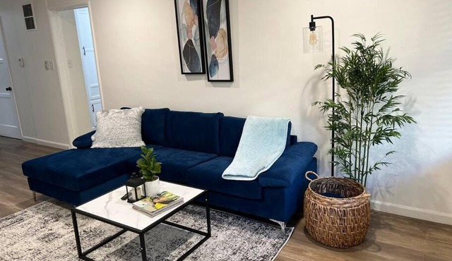 STUNNING RUNYON CANYON BLUE OASIS - Hollywood