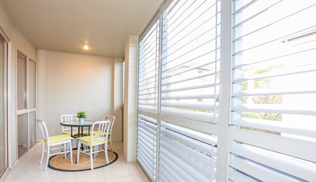 Stunning Three Bedroom Townhouse with Wifi, Parking and Air Conditioning