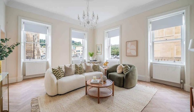 Stylish City-Centre Flat with Double Bed - VAT Q