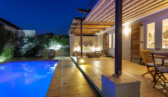 Stylish,comfortable,perfectly located house with heated pool and mountain views.
