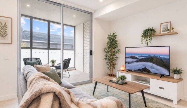 Stylish Inner-West Marrickville Stay & Parking
