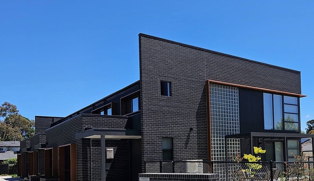 Stylish new 4bedrm Townhouse with 2 secured basement cars space+free wifi