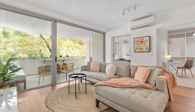 Sublime Simplicity! ~1Bed/Study/1Bath/Balcony/1Car