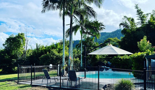 Sugarloaf Villa - lush tropical Whitsunday retreat