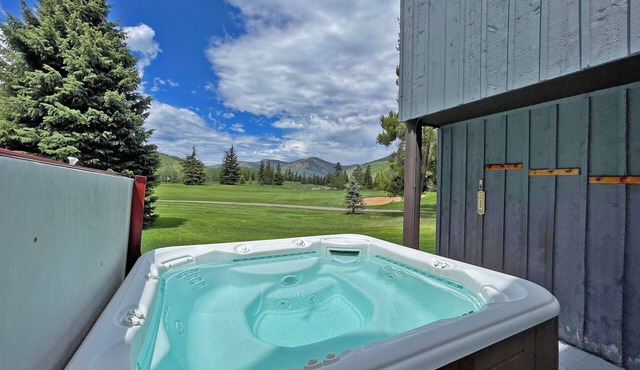 *Summer Sale* Right on Fairway, Private Hot Tub & Sauna, Minutes From Vail Village/Golden Peak