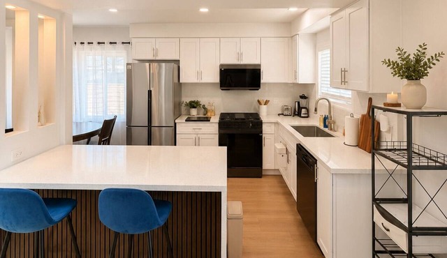 Superb 4-bedroom house in pleasant Anaheim neighborhood by Disneyland