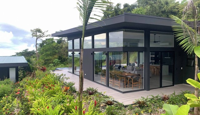 Superhost Luxury 6-bedroom house on 4 acres in Savegre, with 2 pools and a gym