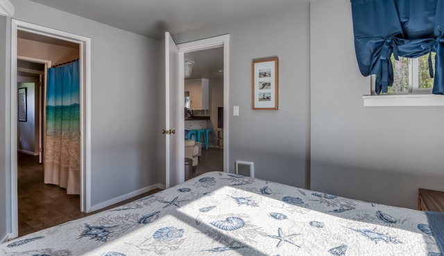 Surf Haven Unit A w/fire pit walking distance to surfing beaches