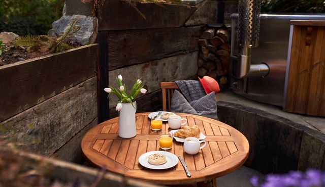 Swallows End – Romantic Dartmoor Retreat with Hot Tub & Indoor Pool