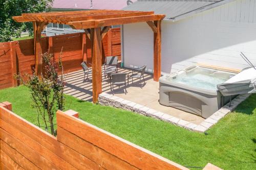 Sweet Jasper Suite-Summer Getaway in Jasper with Hot Tub
