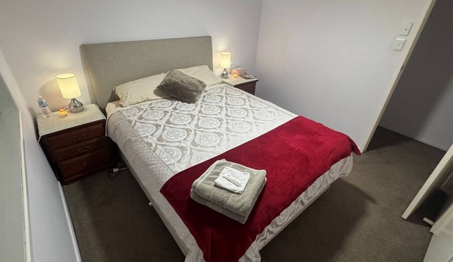 t Quiet cozy room by the beach R2