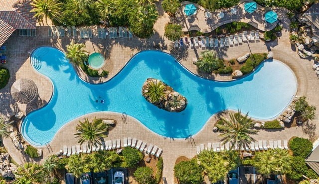 Tahitian Turtle | 3 Kings + Queen + 2 Sleepers | Lagoon Pool | Walk to Beach | Pet Friendly!