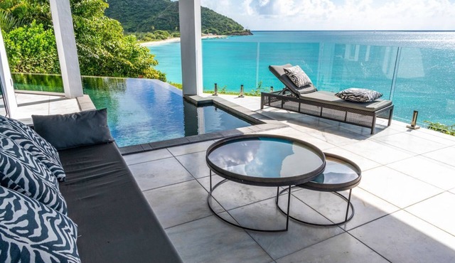 Tamarind Hills Resort - Ocean Blue