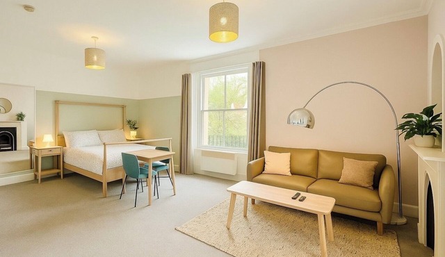 Tastefully decorated, central apartment with parking