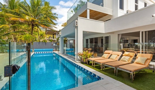 Tenterfield on Oak is the serene tropical beachfront retreat you have been searching for!