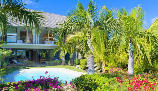 The Bay Lounge – Beachfront Villa with Pool on a Peninsula ⭐