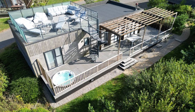 THE BLACK BARNACLE, family friendly, with pool in Portreath