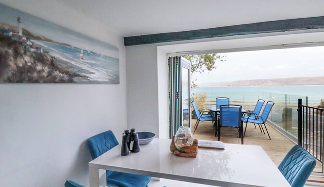 THE CUBBY HOLE, pet friendly, country holiday cottage in Sennen Cove